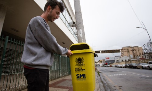 Prefeitura de Volta Redonda inicia instalação de 300 novas lixeiras na cidade